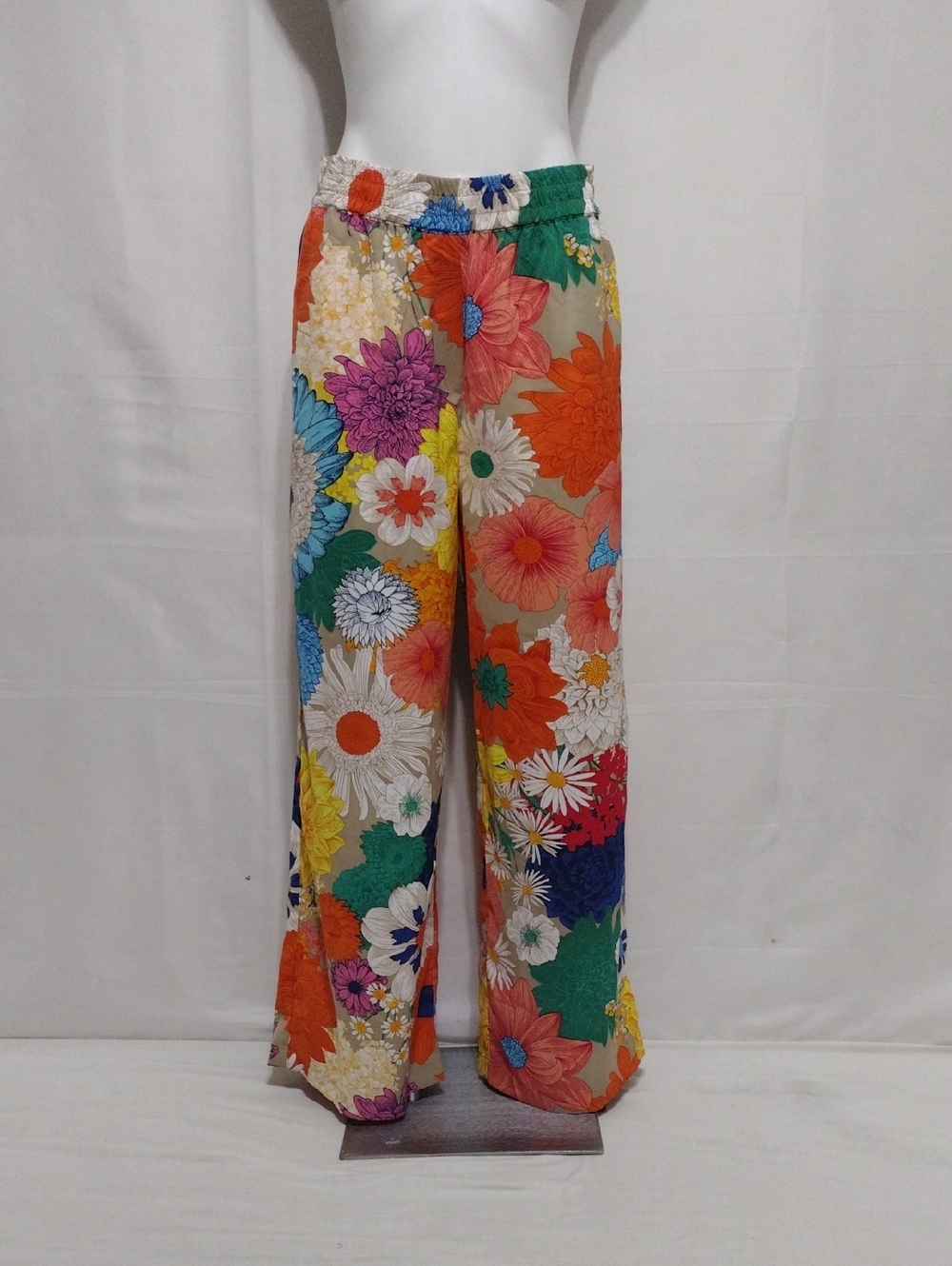 Wide Leg Floral Print Pants in Multicolor - Picture 3 of 15